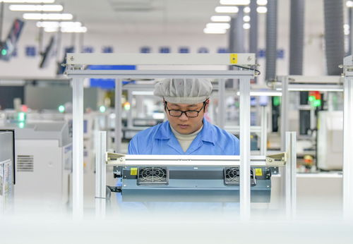 青岛胶州智能车间生产忙，网络技术服务赋能产业升级